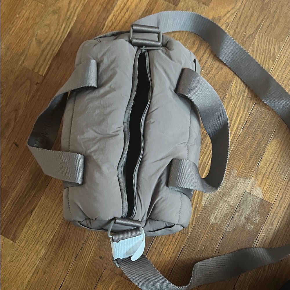 NWT!! ✨☕️Starbucks Limited Edition Duffle Bag - Asia Exclusive Product - Picture 3 of 5